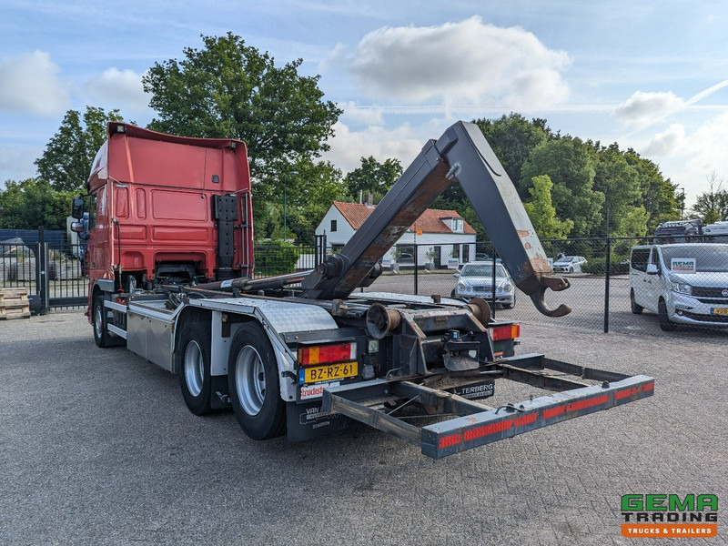 DAF FAS XF105.460 6x2 SuperSpaceCab Euro5 - VDL Haakarm Systeem 20T - Dubbele Vangmuil - LiftAs - 11/2025 APK - Horgos rakodó teherautó: 3 kép. DAF FAS XF105.460 6x2 SuperSpaceCab Euro5 - VDL Haakarm Systeem 20T - Dubbele Vangmuil - LiftAs - 11/2025 APK - Horgos rakodó teherautó: 3 kép.