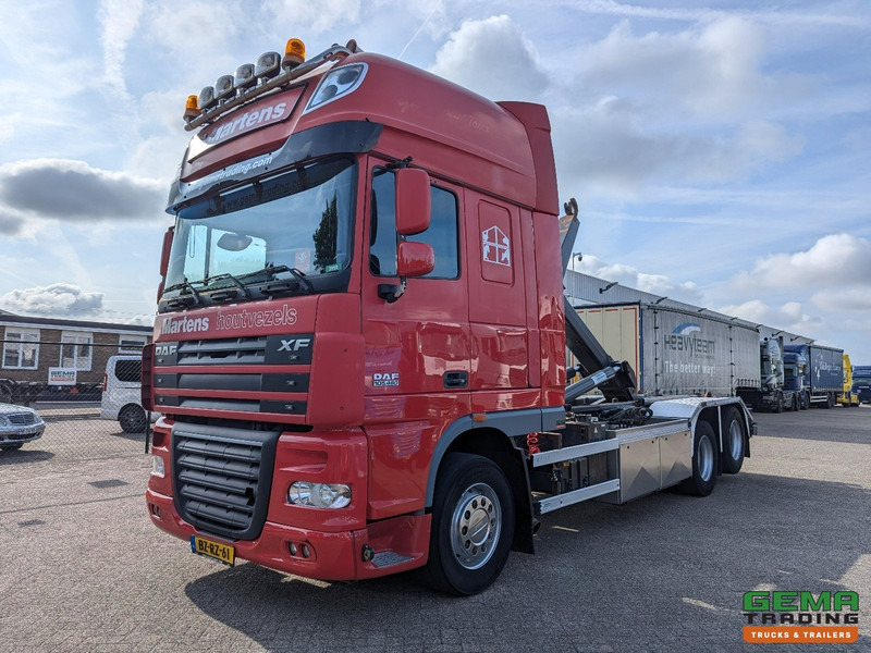 DAF FAS XF105.460 6x2 SuperSpaceCab Euro5 - VDL Haakarm Systeem 20T - Dubbele Vangmuil - LiftAs - 11/2025 APK - Horgos rakodó teherautó: 1 kép. DAF FAS XF105.460 6x2 SuperSpaceCab Euro5 - VDL Haakarm Systeem 20T - Dubbele Vangmuil - LiftAs - 11/2025 APK - Horgos rakodó teherautó: 1 kép.