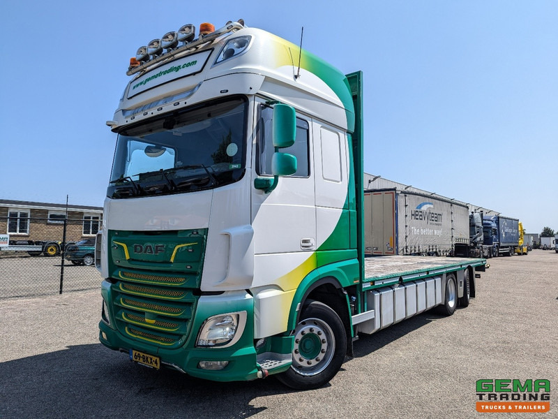 DAF XF 530 FAN 6x2/4 SuperSpaceCab Euro6C - Retarder - OpenLaadbak 7.4M - SmartTacho V2 - NOKKENAS problem - 05/2026 APK - Platós teherautó: 1 kép. DAF XF 530 FAN 6x2/4 SuperSpaceCab Euro6C - Retarder - OpenLaadbak 7.4M - SmartTacho V2 - NOKKENAS problem - 05/2026 APK - Platós teherautó: 1 kép.