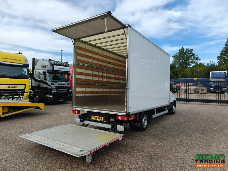 Iveco 35S18 Hi-Matic 4x2 Dagcab Euro6E - Gesloten Bak 4.2M - Laadklep 1000KG - Navi - 03/2026 APK - Dobozos kisteherautó: 2 kép. Iveco 35S18 Hi-Matic 4x2 Dagcab Euro6E - Gesloten Bak 4.2M - Laadklep 1000KG - Navi - 03/2026 APK - Dobozos kisteherautó: 2 kép.