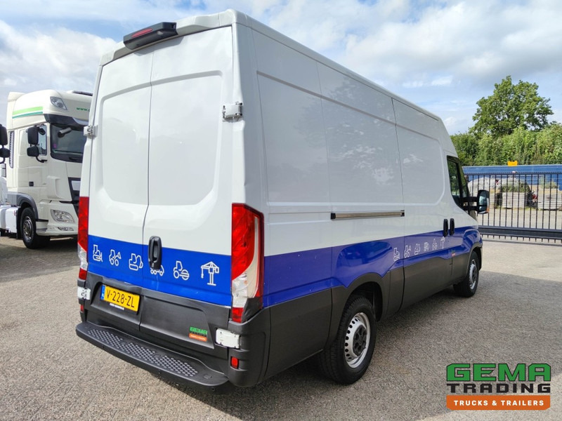 Iveco Daily 35S12 Euro6 Bestelbus L2 H2 - Handgeschakeld - Airco (A116) - Furgon: 3 kép. Iveco Daily 35S12 Euro6 Bestelbus L2 H2 - Handgeschakeld - Airco (A116) - Furgon: 3 kép.