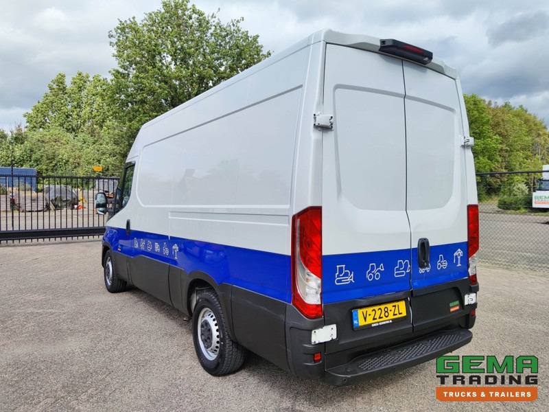 Iveco Daily 35S12 Euro6 Bestelbus L2 H2 - Handgeschakeld - Airco (A116) - Furgon: 4 kép. Iveco Daily 35S12 Euro6 Bestelbus L2 H2 - Handgeschakeld - Airco (A116) - Furgon: 4 kép.
