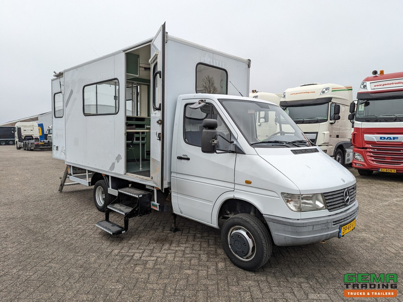 Mercedes-Benz 400-serie 410 D 4x2 Euro2 - Mobiel Kantoor - Standkachel - Hydr. Steunpoten - Eigen Accu's - 26.000KM Origineel - MARGE - Kisteherautó: 3 kép. Mercedes-Benz 400-serie 410 D 4x2 Euro2 - Mobiel Kantoor - Standkachel - Hydr. Steunpoten - Eigen Accu's - 26.000KM Origineel - MARGE - Kisteherautó: 3 kép.