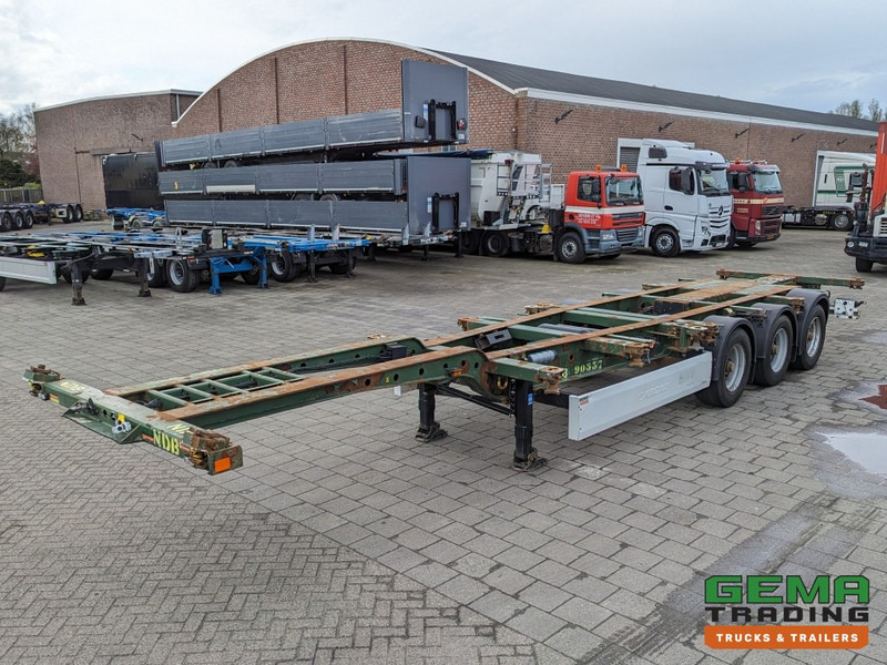 Krone SD 27 3-Assen BPW RearSlider - DrumBrakes - 5280kg - 07/2024APK (O1779) - Félpótkocsi cserefelépítményes: 1 kép. Krone SD 27 3-Assen BPW RearSlider - DrumBrakes - 5280kg - 07/2024APK (O1779) - Félpótkocsi cserefelépítményes: 1 kép.