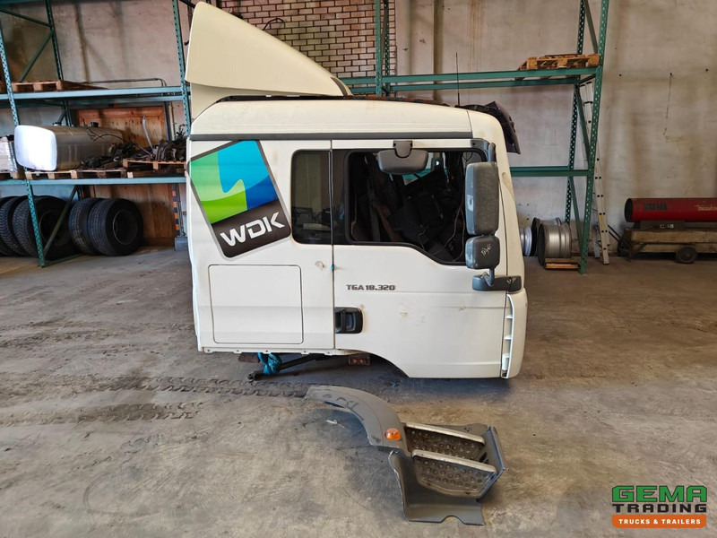 MAN TGA Cabine - Fülke és belső tér - Teherautó: 2 kép. MAN TGA Cabine - Fülke és belső tér - Teherautó: 2 kép.