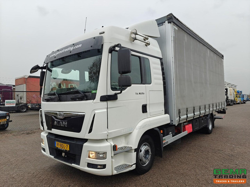 MAN TGL 12.250 4x2 Slaapcab Euro6B - StandAirco - Schuifzeilenbak 6.19m + Laadklep 1500KG - SMARTTacho V2 - 01/2026 APK - Ponyvás teherautó: 1 kép. MAN TGL 12.250 4x2 Slaapcab Euro6B - StandAirco - Schuifzeilenbak 6.19m + Laadklep 1500KG - SMARTTacho V2 - 01/2026 APK - Ponyvás teherautó: 1 kép.