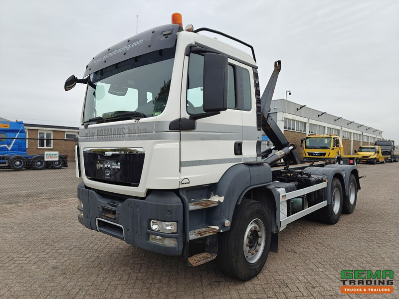 MAN TGS-TGX 26.440 6x4 Dagcabine Euro5 - AJK 20T HaakarmSysteem - Volledig Bladgeveerd - Naafreductie - Handgeschakeld - Horgos rakodó teherautó: 1 kép. MAN TGS-TGX 26.440 6x4 Dagcabine Euro5 - AJK 20T HaakarmSysteem - Volledig Bladgeveerd - Naafreductie - Handgeschakeld - Horgos rakodó teherautó: 1 kép.