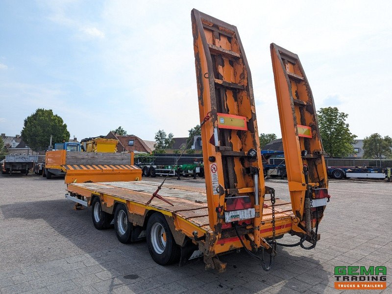 MOL D712/30Tri/45/56/1 3-Assen Gigant - Semi-Dieplader - Hydr. Rampen - NaloopAs - 09/2025 APK - Félpótkocsi mélybölcsős: 3 kép. MOL D712/30Tri/45/56/1 3-Assen Gigant - Semi-Dieplader - Hydr. Rampen - NaloopAs - 09/2025 APK - Félpótkocsi mélybölcsős: 3 kép.