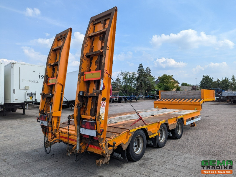 MOL D712/30Tri/45/56/1 3-Assen Gigant - Semi-Dieplader - Hydr. Rampen - NaloopAs - 09/2025 APK - Félpótkocsi mélybölcsős: 2 kép. MOL D712/30Tri/45/56/1 3-Assen Gigant - Semi-Dieplader - Hydr. Rampen - NaloopAs - 09/2025 APK - Félpótkocsi mélybölcsős: 2 kép.