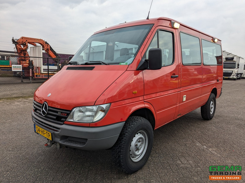Mercedes-Benz 316 CDI 4x4 Euro3 - 59.000km - 9 Persoons - Lier - 3 Sperren! Hoge en Lage Gearing - Minibusz, Kisbusz: 1 kép. Mercedes-Benz 316 CDI 4x4 Euro3 - 59.000km - 9 Persoons - Lier - 3 Sperren! Hoge en Lage Gearing - Minibusz, Kisbusz: 1 kép.