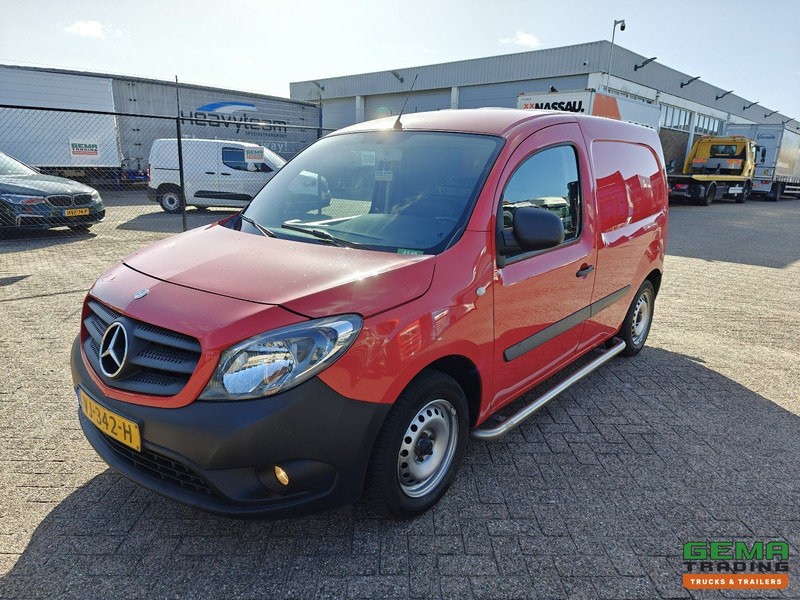 Mercedes-Benz Citan 108 CDI BlueEFFICIENCY Euro5L - Airco - 4-Seizoensbanden - Bluetooth Radio - Kis furgon: 1 kép. Mercedes-Benz Citan 108 CDI BlueEFFICIENCY Euro5L - Airco - 4-Seizoensbanden - Bluetooth Radio - Kis furgon: 1 kép.