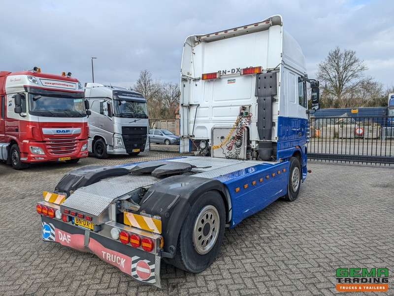 DAF 95XF.480 4x2 Superspacecab Euro3 - Handgeschakeld - Limited Edition Interieur - Side Skirts - Luchthoorns - Nyergesvontató: 3 kép. DAF 95XF.480 4x2 Superspacecab Euro3 - Handgeschakeld - Limited Edition Interieur - Side Skirts - Luchthoorns - Nyergesvontató: 3 kép.