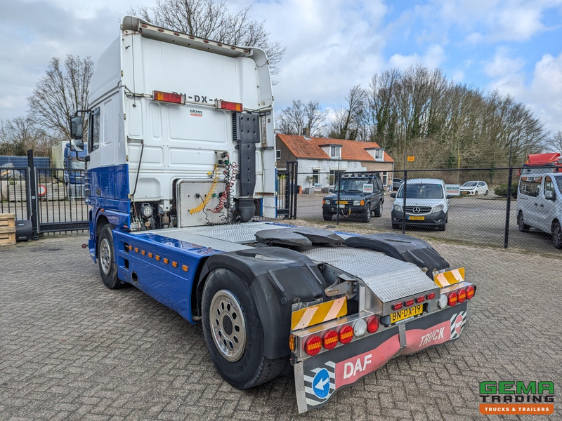 DAF 95XF.480 4x2 Superspacecab Euro3 - Handgeschakeld - Limited Edition Interieur - Side Skirts - Luchthoorns - Nyergesvontató: 4 kép. DAF 95XF.480 4x2 Superspacecab Euro3 - Handgeschakeld - Limited Edition Interieur - Side Skirts - Luchthoorns - Nyergesvontató: 4 kép.