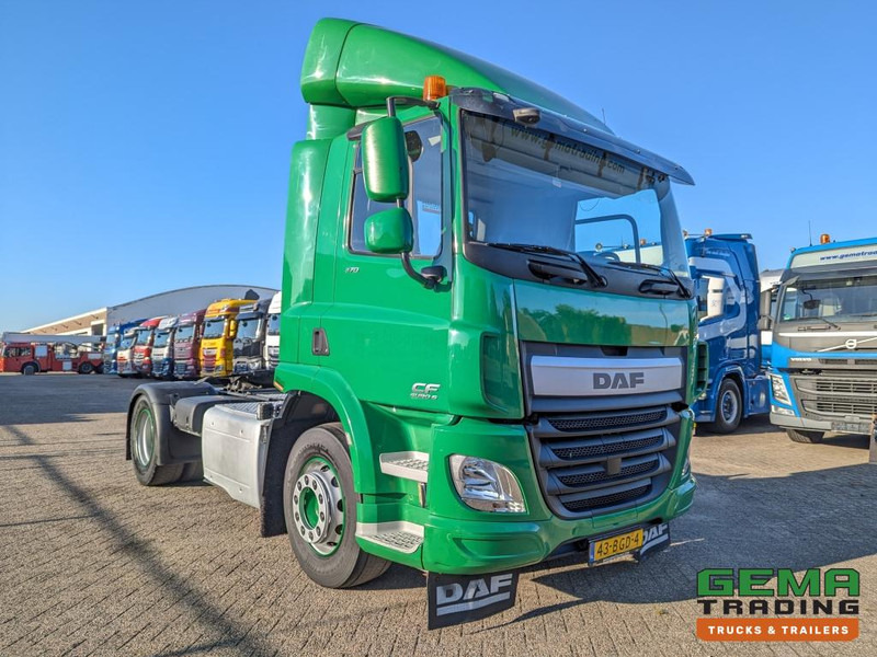 DAF FT CF370 4x2 Daycab Euro6 Automaat - 6930KG (T1480) - Nyergesvontató: 2 kép. DAF FT CF370 4x2 Daycab Euro6 Automaat - 6930KG (T1480) - Nyergesvontató: 2 kép.