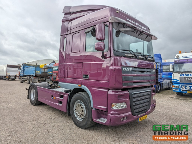 DAF FT XF105.410 4x2 Euro5 FT XF105.410 4x2 SpaceCab Euro5 - Side Skirts - Spare Wheel - Original Holland truck - Nyergesvontató: 2 kép. DAF FT XF105.410 4x2 Euro5 FT XF105.410 4x2 SpaceCab Euro5 - Side Skirts - Spare Wheel - Original Holland truck - Nyergesvontató: 2 kép.