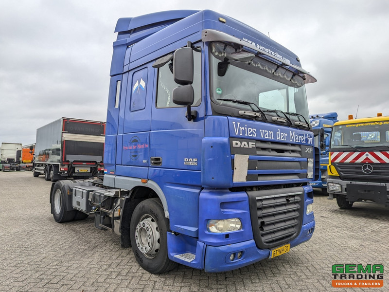 DAF FT XF105.410 4x2 Spacecab Euro5 - Handgeschakeld - NL truck - Nyergesvontató: 2 kép. DAF FT XF105.410 4x2 Spacecab Euro5 - Handgeschakeld - NL truck - Nyergesvontató: 2 kép.