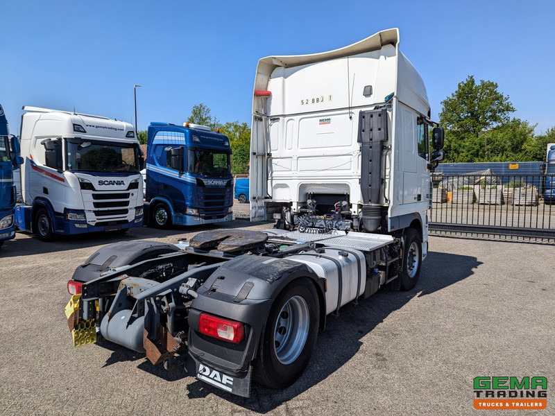 DAF FT XF105.460 4x2 Superspacecab Euro5 EEV - Retarder - Dubbele tanks - Nyergesvontató: 3 kép. DAF FT XF105.460 4x2 Superspacecab Euro5 EEV - Retarder - Dubbele tanks - Nyergesvontató: 3 kép.