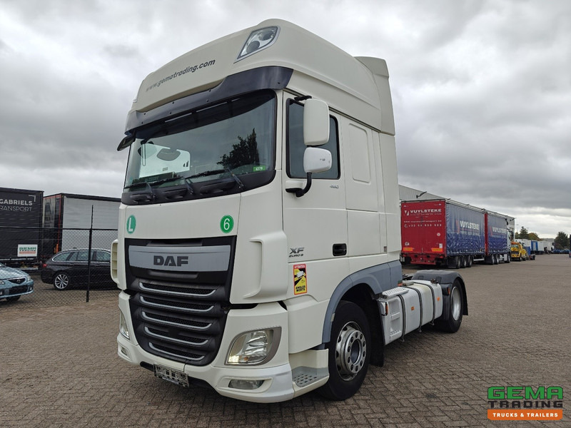 DAF FT XF460 4x2 SuperSpaceCab Euro6 - Handgeschakeld - Dubbele Tanks - 800.000km - Nyergesvontató: 1 kép. DAF FT XF460 4x2 SuperSpaceCab Euro6 - Handgeschakeld - Dubbele Tanks - 800.000km - Nyergesvontató: 1 kép.