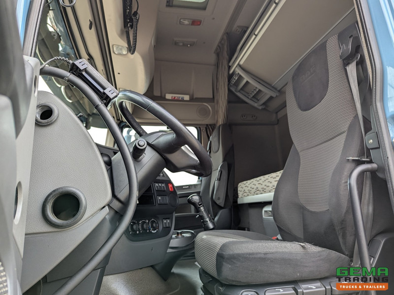 DAF XF 440 FTG 6x2/4 Superspacecab Euro6A - Handgeschakeld - Centrale smering - 08/2025APK - Nyergesvontató: 5 kép. DAF XF 440 FTG 6x2/4 Superspacecab Euro6A - Handgeschakeld - Centrale smering - 08/2025APK - Nyergesvontató: 5 kép.