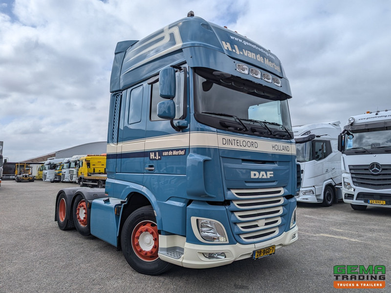 DAF XF 440 FTG 6x2/4 Superspacecab Euro6A - Handgeschakeld - Centrale smering - 08/2025APK - Nyergesvontató: 2 kép. DAF XF 440 FTG 6x2/4 Superspacecab Euro6A - Handgeschakeld - Centrale smering - 08/2025APK - Nyergesvontató: 2 kép.