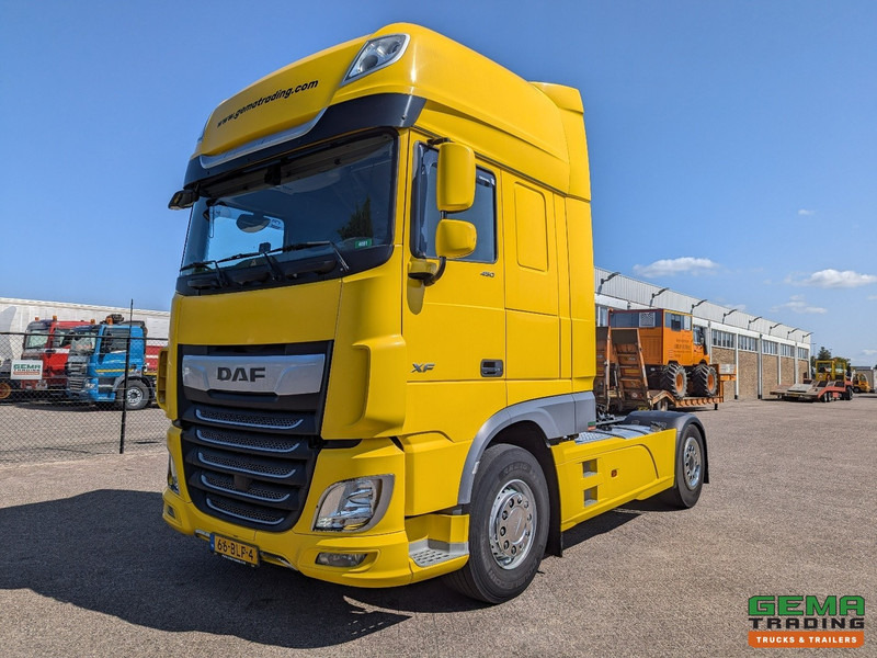 DAF XF 450 FT 4x2 SuperSpaceCab Euro6C - Retarder - Standairco - Dubbele Tanks - SMARTtachoV2 - Nyergesvontató: 1 kép. DAF XF 450 FT 4x2 SuperSpaceCab Euro6C - Retarder - Standairco - Dubbele Tanks - SMARTtachoV2 - Nyergesvontató: 1 kép.