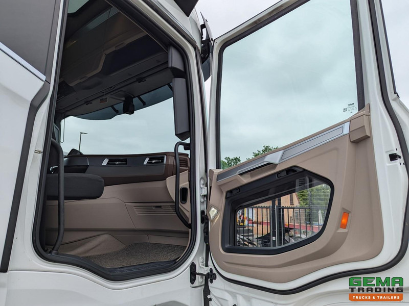 Nyergesvontató DAF XG+ 4x2 Euro6E - MEGA/Lowdeck - Retarder - Dubbele tanks - MirrorCam - 3 DVS StarRating: 12 kép. Nyergesvontató DAF XG+ 4x2 Euro6E - MEGA/Lowdeck - Retarder - Dubbele tanks - MirrorCam - 3 DVS StarRating: 12 kép.