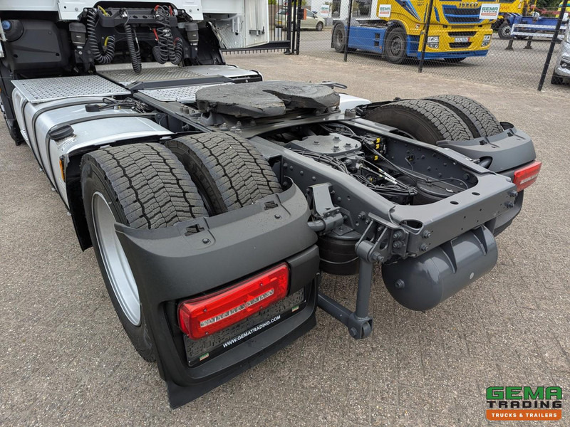 Nyergesvontató DAF XG+ 4x2 Euro6E - MEGA/Lowdeck - Retarder - Dubbele tanks - MirrorCam - 3 DVS StarRating: 18 kép. Nyergesvontató DAF XG+ 4x2 Euro6E - MEGA/Lowdeck - Retarder - Dubbele tanks - MirrorCam - 3 DVS StarRating: 18 kép.