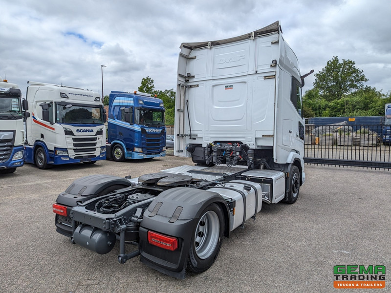 DAF XG+ 4x2 Euro6E - MEGA/Lowdeck - Retarder - Dubbele tanks - MirrorCam - 3 DVS StarRating - Nyergesvontató: 3 kép. DAF XG+ 4x2 Euro6E - MEGA/Lowdeck - Retarder - Dubbele tanks - MirrorCam - 3 DVS StarRating - Nyergesvontató: 3 kép.