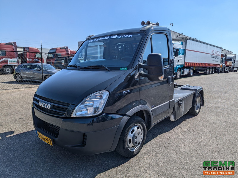 Iveco 35C18/T 4x2 Euro4 - BE-Trekker - 3-Zits - Luchthoorns - NAP - 07/2025APK - Nyergesvontató: 1 kép. Iveco 35C18/T 4x2 Euro4 - BE-Trekker - 3-Zits - Luchthoorns - NAP - 07/2025APK - Nyergesvontató: 1 kép.