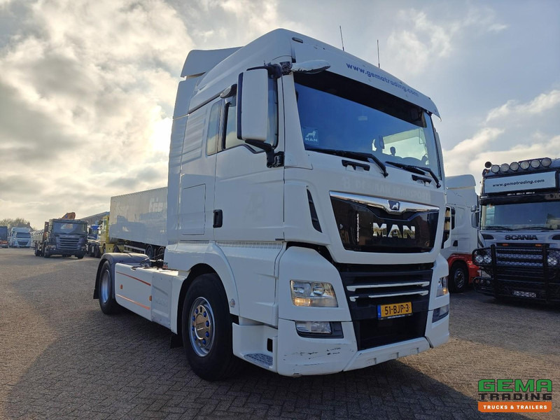 MAN TGX 18.460 4x2 XLX Euro6C - Dubbele Tanks - SmartTacho V2 - 07/2026 APK - Nyergesvontató: 2 kép. MAN TGX 18.460 4x2 XLX Euro6C - Dubbele Tanks - SmartTacho V2 - 07/2026 APK - Nyergesvontató: 2 kép.
