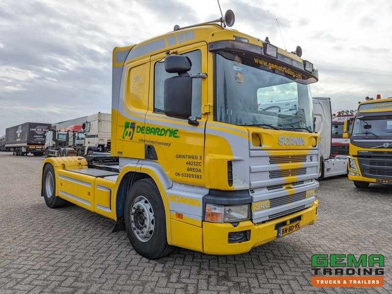 Scania P114-340 LA 4x2 CP19 Euro3 Manual - Side Skirts - Toolbox (T1350) - Nyergesvontató: 2 kép. Scania P114-340 LA 4x2 CP19 Euro3 Manual - Side Skirts - Toolbox (T1350) - Nyergesvontató: 2 kép.