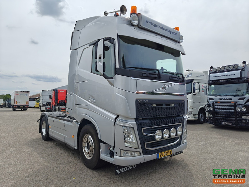 Volvo FH460 4x2 Globetrotter Euro6C - Hydrauliek - Dubbele Tanks - SMARTtachoV2 - 05/2026 APK - Nyergesvontató: 2 kép. Volvo FH460 4x2 Globetrotter Euro6C - Hydrauliek - Dubbele Tanks - SMARTtachoV2 - 05/2026 APK - Nyergesvontató: 2 kép.