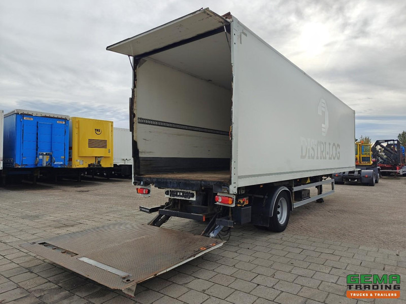 System Tailer GSTFS 10 1-As SAF - CITY - StuurAs - Gesloten opbouw 11.10m + Laadklep 2500KG - Accubak - Félpótkocsi dobozos: 2 kép. System Tailer GSTFS 10 1-As SAF - CITY - StuurAs - Gesloten opbouw 11.10m + Laadklep 2500KG - Accubak - Félpótkocsi dobozos: 2 kép.