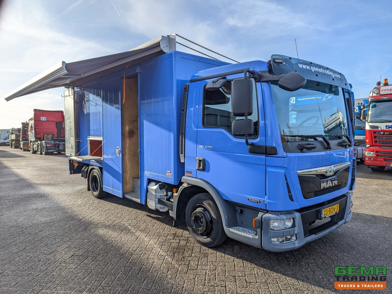 MAN TGL 7.150 4x2 Dagcabine Euro6 - Camper/Kart/Motor/ Mobiele Werkplaats - Laadklep 750KG - Zonnepaneel - Teherautó: 3 kép. MAN TGL 7.150 4x2 Dagcabine Euro6 - Camper/Kart/Motor/ Mobiele Werkplaats - Laadklep 750KG - Zonnepaneel - Teherautó: 3 kép.