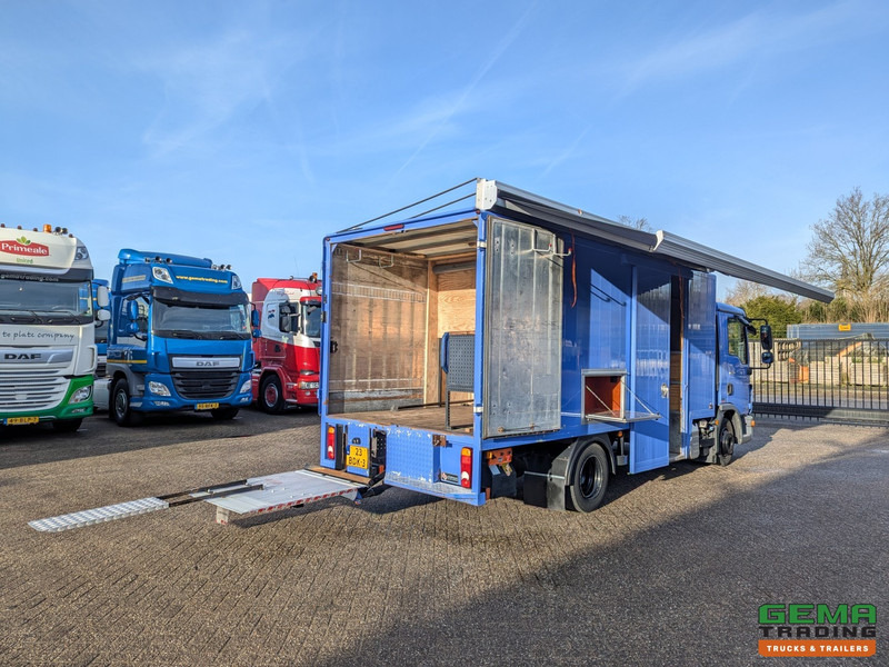 MAN TGL 7.150 4x2 Dagcabine Euro6 - Camper/Kart/Motor/ Mobiele Werkplaats - Laadklep 750KG - Zonnepaneel - Teherautó: 4 kép. MAN TGL 7.150 4x2 Dagcabine Euro6 - Camper/Kart/Motor/ Mobiele Werkplaats - Laadklep 750KG - Zonnepaneel - Teherautó: 4 kép.