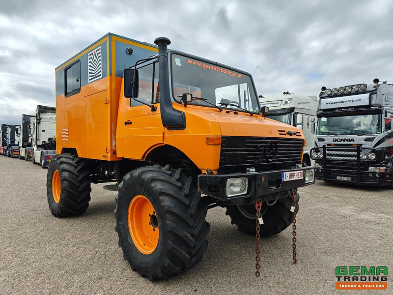 Mercedes-Benz Unimog 1300L 4x4 Handgeschakeld - GeslotenBak - PTO - Hydr. steunpoten - Webasto - SondeerWagen - Teherautó: 4 kép. Mercedes-Benz Unimog 1300L 4x4 Handgeschakeld - GeslotenBak - PTO - Hydr. steunpoten - Webasto - SondeerWagen - Teherautó: 4 kép.