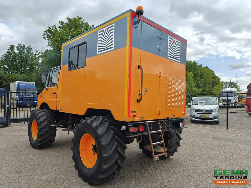 Mercedes-Benz Unimog 1300L 4x4 Handgeschakeld - GeslotenBak - PTO - Hydr. steunpoten - Webasto - SondeerWagen - Teherautó: 3 kép. Mercedes-Benz Unimog 1300L 4x4 Handgeschakeld - GeslotenBak - PTO - Hydr. steunpoten - Webasto - SondeerWagen - Teherautó: 3 kép.