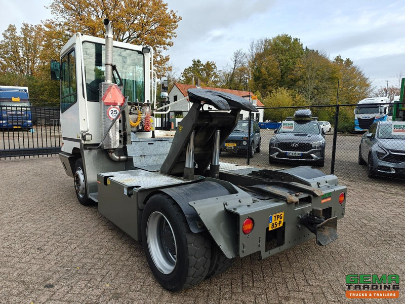 Terberg YT222 Gereviseerde Allison Versnellingsbak - Schotel 27T - Vangmuil - Cummins - Landbouw Kenteken 40km/h - Terminál targoncá: 4 kép. Terberg YT222 Gereviseerde Allison Versnellingsbak - Schotel 27T - Vangmuil - Cummins - Landbouw Kenteken 40km/h - Terminál targoncá: 4 kép.