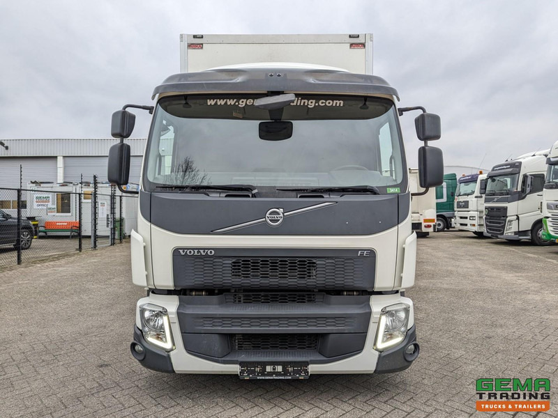 Dobozos felépítményű teherautó Volvo FE320 4x2 Dagcab Euro6 - Gesloten Opbouw 7.6m + Laadklep 2000KG - ZijDeuren - VolledigLuchtgeveerd: 9 kép. Dobozos felépítményű teherautó Volvo FE320 4x2 Dagcab Euro6 - Gesloten Opbouw 7.6m + Laadklep 2000KG - ZijDeuren - VolledigLuchtgeveerd: 9 kép.