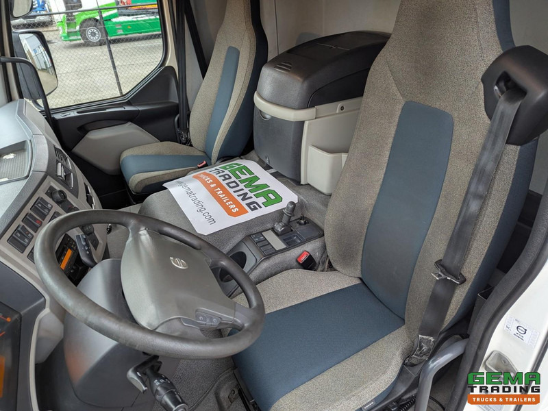 Dobozos felépítményű teherautó Volvo FE320 4x2 Dagcab Euro6 - Gesloten Opbouw 7.6m + Laadklep 2000KG - ZijDeuren - VolledigLuchtgeveerd: 6 kép. Dobozos felépítményű teherautó Volvo FE320 4x2 Dagcab Euro6 - Gesloten Opbouw 7.6m + Laadklep 2000KG - ZijDeuren - VolledigLuchtgeveerd: 6 kép.