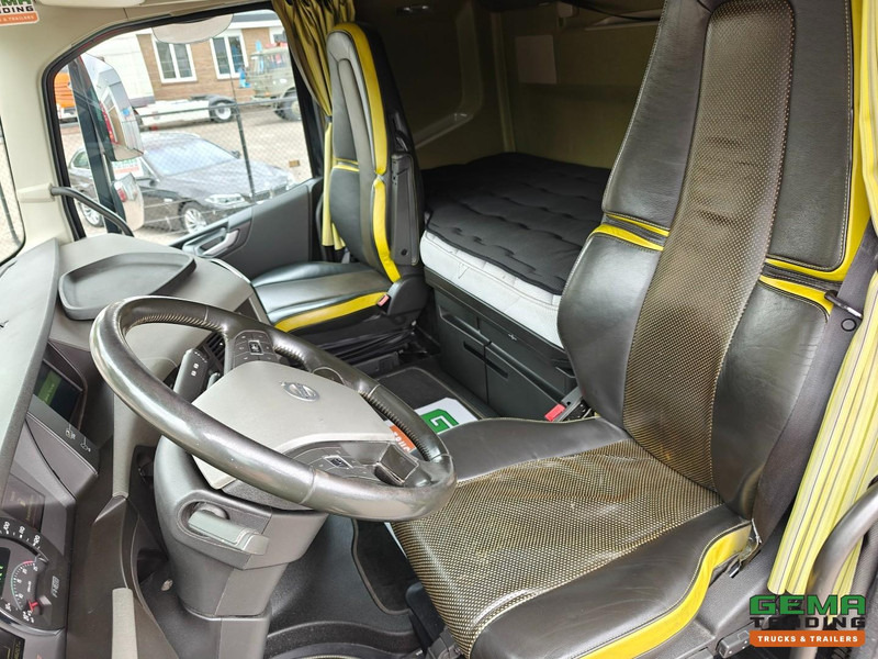 Volvo FH16-750 6x2 Globetrotter XL Euro6C - VEB+ - Volume Combi - Dubbele Tanks - IparkCool - SMARTTacho V2 - 07/2026 APK - Dobozos felépítményű teherautó: 5 kép. Volvo FH16-750 6x2 Globetrotter XL Euro6C - VEB+ - Volume Combi - Dubbele Tanks - IparkCool - SMARTTacho V2 - 07/2026 APK - Dobozos felépítményű teherautó: 5 kép.