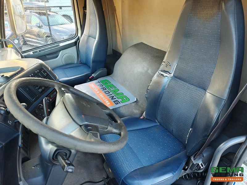 Autószállító teherautó Volvo FM 300 6x2/4 Dagcab Euro4 - Oprijwagen/Machine Transporter 8.38m + Lier 6.6T - Dubbele Rampen - RoosterVloer: 6 kép. Autószállító teherautó Volvo FM 300 6x2/4 Dagcab Euro4 - Oprijwagen/Machine Transporter 8.38m + Lier 6.6T - Dubbele Rampen - RoosterVloer: 6 kép.