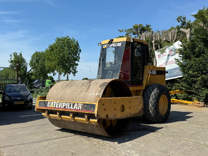 Caterpillar CS 563 Roller with vibration - Henger: 2 kép. Caterpillar CS 563 Roller with vibration - Henger: 2 kép.