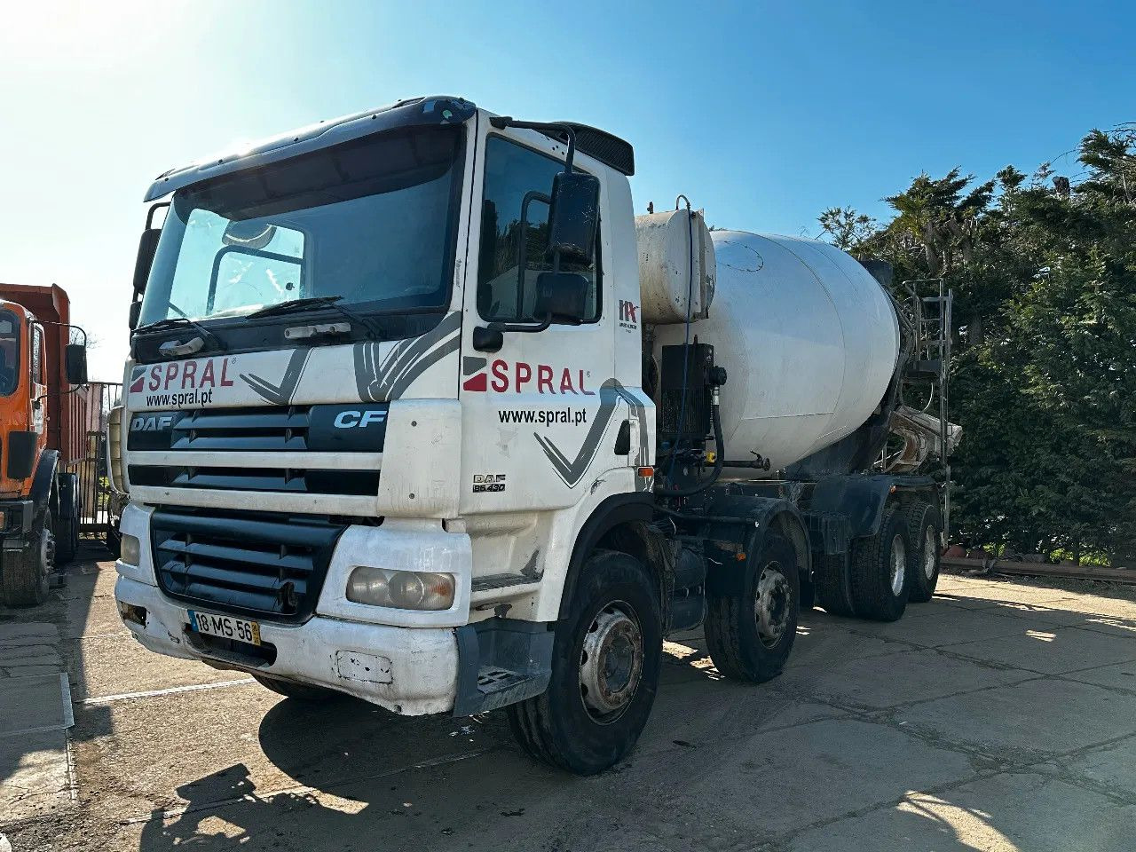 DAF CF 85.430 8X4 9m3 Mixer Spring/Spring ZF Manual - Betonmixer: 2 kép. DAF CF 85.430 8X4 9m3 Mixer Spring/Spring ZF Manual - Betonmixer: 2 kép.