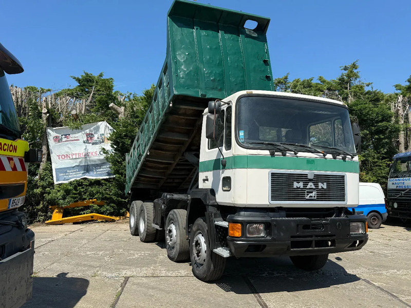 MAN 35.372 8X4 Tipper Spring/Spring ZF Manual Gear EURO2 - Billenőplatós teherautó: 1 kép. MAN 35.372 8X4 Tipper Spring/Spring ZF Manual Gear EURO2 - Billenőplatós teherautó: 1 kép.
