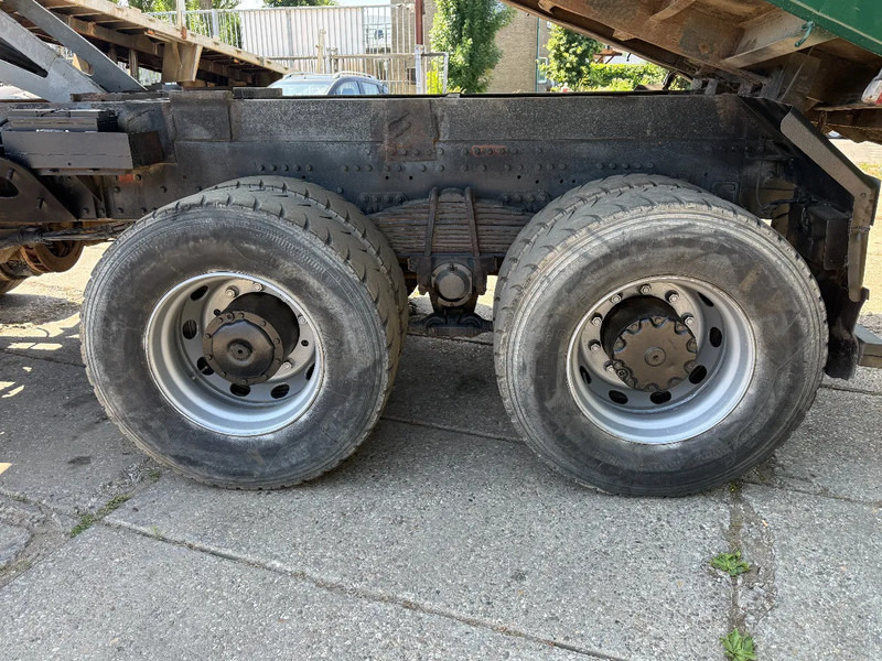 MAN 35.372 8X4 Tipper Spring/Spring ZF Manual Gear EURO2 - Billenőplatós teherautó: 5 kép. MAN 35.372 8X4 Tipper Spring/Spring ZF Manual Gear EURO2 - Billenőplatós teherautó: 5 kép.