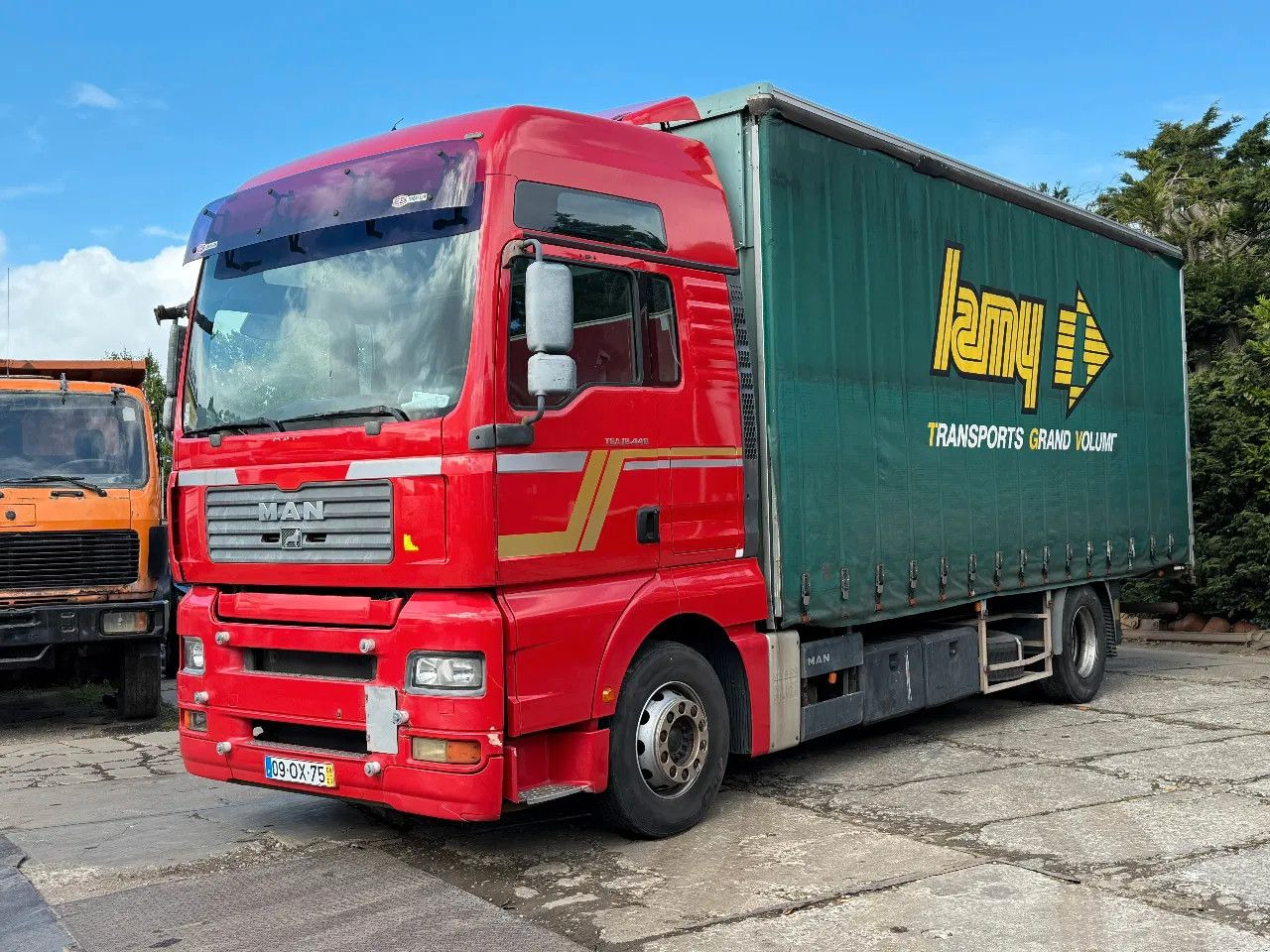MAN TGA 18.440 4X2 BOX Spring/Air EURO3 Retarder ZF - Dobozos felépítményű teherautó: 2 kép. MAN TGA 18.440 4X2 BOX Spring/Air EURO3 Retarder ZF - Dobozos felépítményű teherautó: 2 kép.