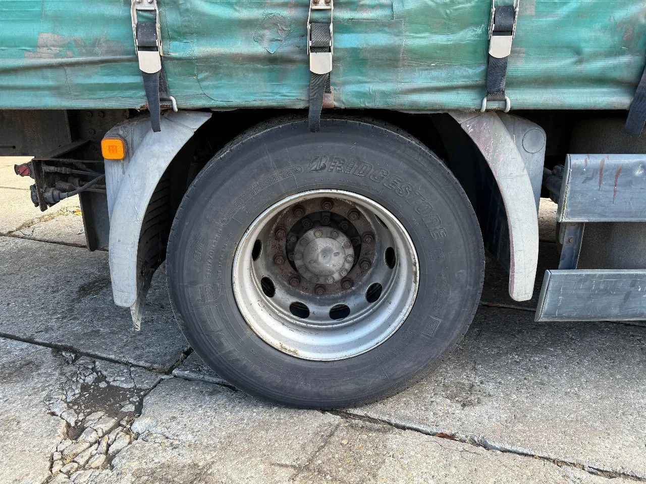 MAN TGA 18.440 4X2 BOX Spring/Air EURO3 Retarder ZF - Dobozos felépítményű teherautó: 5 kép. MAN TGA 18.440 4X2 BOX Spring/Air EURO3 Retarder ZF - Dobozos felépítményű teherautó: 5 kép.