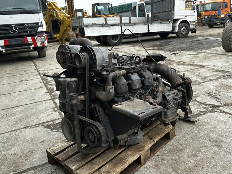 Mercedes-Benz OM 421 V6 Engine with Turbo 340HP + Gearbox - Motor: 4 kép. Mercedes-Benz OM 421 V6 Engine with Turbo 340HP + Gearbox - Motor: 4 kép.