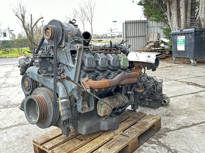 Mercedes-Benz OM 442 V8 Engine 350HP + Gearbox - Motor: 3 kép. Mercedes-Benz OM 442 V8 Engine 350HP + Gearbox - Motor: 3 kép.
